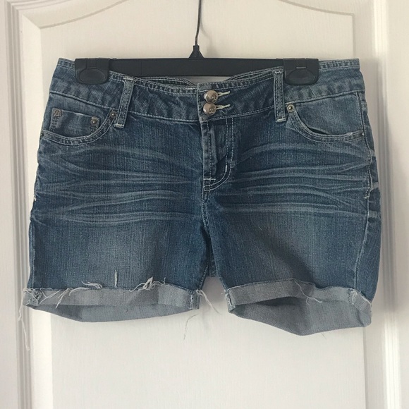 Authentic Brady Jeans Distressed Shorts - Picture 1 of 6